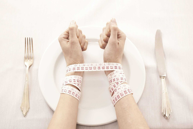 Chỉ ăn một miếng trái cây mỗi ngày, cô gái 15 tuổi suýt chết vì cố nhịn ăn để giảm cân - Ảnh 4.