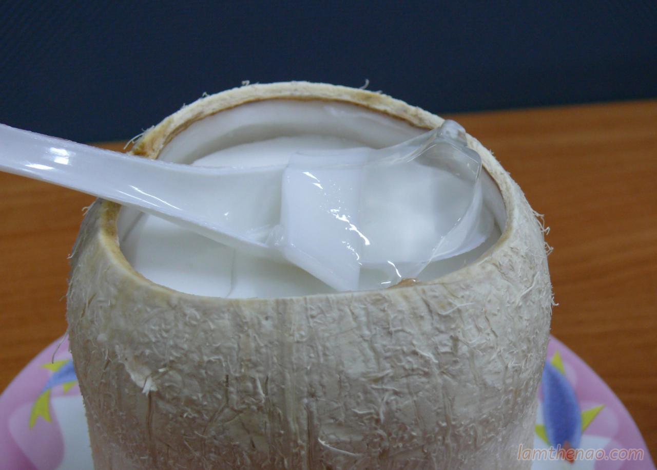Cách làm thạch dừa trong quả dừa mát lạnh