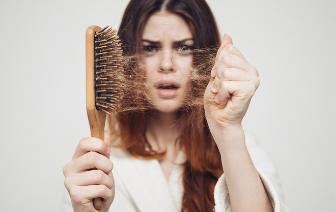Mái tóc xuống sắc cũng có thể ngầm cảnh báo những vấn đề sức khỏe mà đôi khi bạn không nhận ra - Ảnh 1.