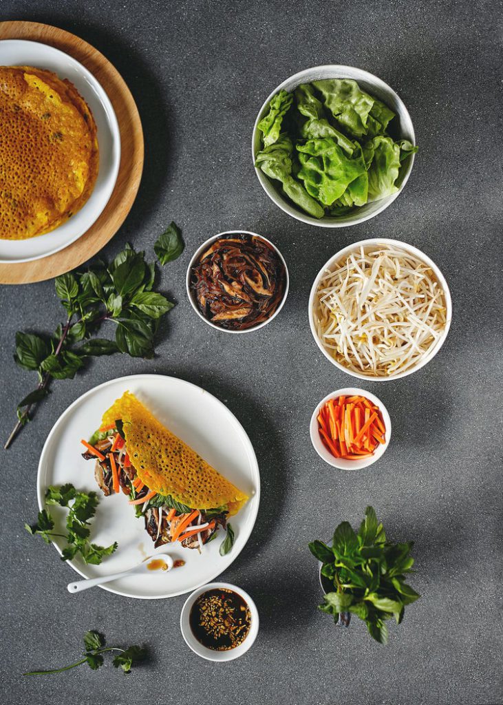 Công thức làm bánh xèo nhân nấm hương lạ mà thơm ngon vô cùng