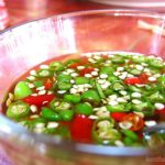 Cách phân biệt nước mắm truyền thống và nước chấm công nghiệp