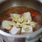 Canh đậu phụ nấu hạt sen bùi thơm, thanh nhiệt