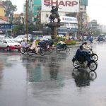 Kinh nghiệm lái xe máy an toàn ngày mưa bão
