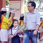 Kết quả hình ảnh cho bố mẹ đưa đi học