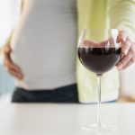 Kết quả hình ảnh cho mẹ bầu uống rượu