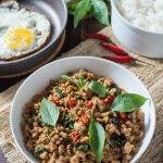 Người Thái làm gà rang ngon chỉ nhờ 1 nguyên liệu cực dễ kiếm này - Ảnh 6.