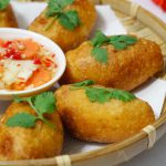 Bánh rán mặn giòn giòn, thơm thơm, nóng hổi chiều đông lạnh