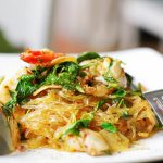 cach-lam-mien-xao-cua-ngon-ngat-ngay-con-ga-tay