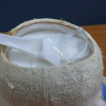 Cách làm thạch dừa trong quả dừa mát lạnh