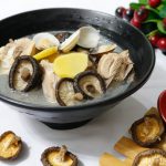 Canh thịt gà nấu nấm hương bồi bổ cho cả gia đình