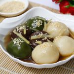 Chè trôi nước nóng hổi buổi sáng mùa đông.
