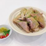 Gà hấp lá chanh mềm dai, ngọt thịt