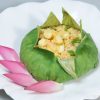 Làm cơm gà hấp lá sen cho ngày đầu tháng thơm lành