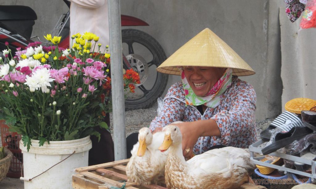 Mẹo chọn mua hoa quả và đồ lễ Tết Đoan Ngọ