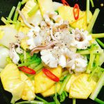 Mực xào dứa chua chua giòn giòn thơm thơm cho ngày cuối tuần