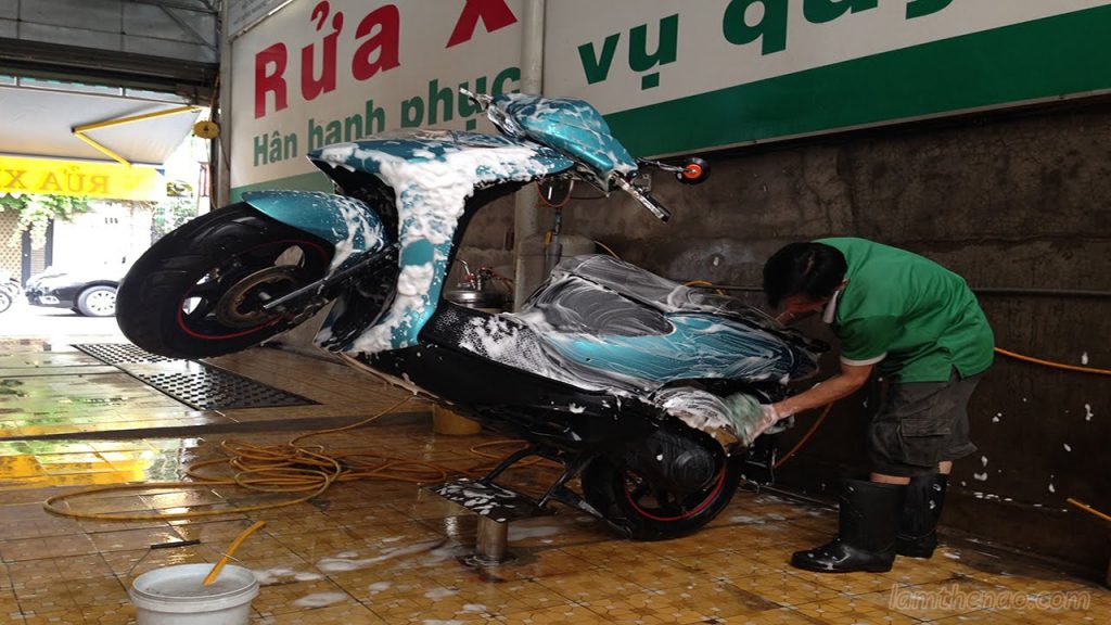 Những thói quen làm giảm tuổi thọ xe máy trong ngày nóng