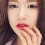 Hạn chế dùng tay tô son môi là cách để bảo vệ sức khỏe