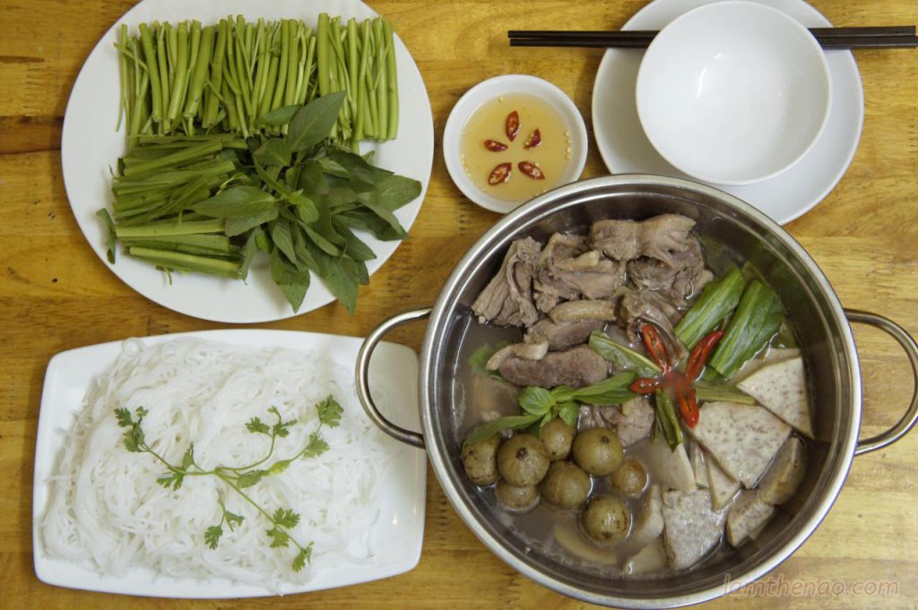 Tuyệt chiêu nấu vịt om sấu đậm vị Hà Nội