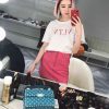 Chiếc áo phông “không thể đơn giản hơn” mà Thư ký Kim diện lại có giá lên tận 8 triệu đồng